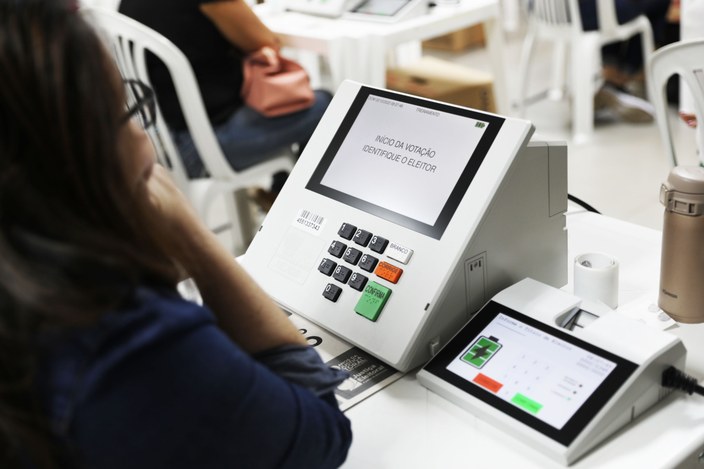 Eleitores em situação regular podem exercer a função de mesário