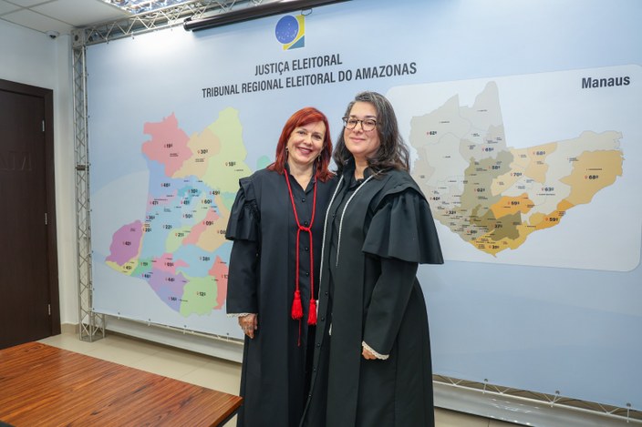 Empossada como membro suplente do TRE-AM,