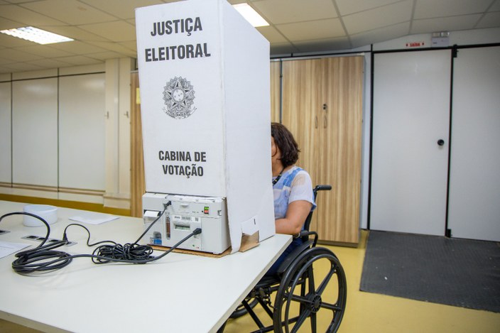 Formulário deve ser preenchido por quem não dispõe de meios próprios para comparecer ao local de...