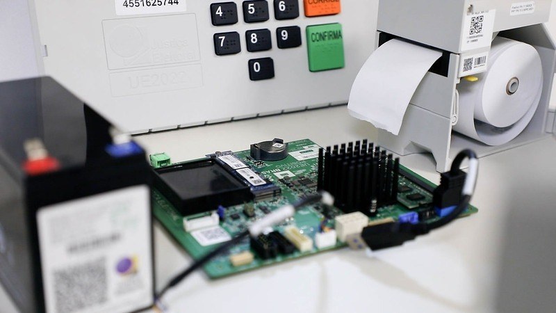 Eleitores do Amazonas podem acompanhar desde a desmontagem ao vivo do equipamento até o portal e...