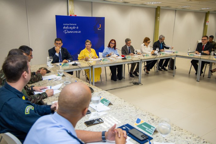 Envio e preparação das urnas, treinamento das equipes, segurança e logística para o interior mob...
