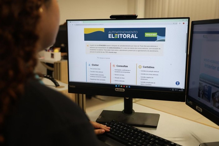 TRE-AM orienta sobre canais de atendimento para cadastro eleitoral até 6 de maio