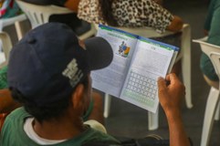 TRE-AM promove ação de educação eleitoral para população em situação de rua
