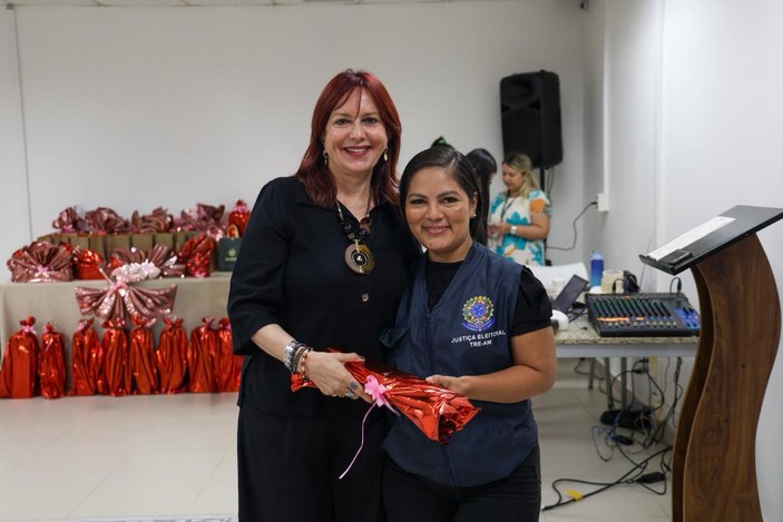 TRE-AM promove homenagem especial em comemoração ao Dia das Mães
