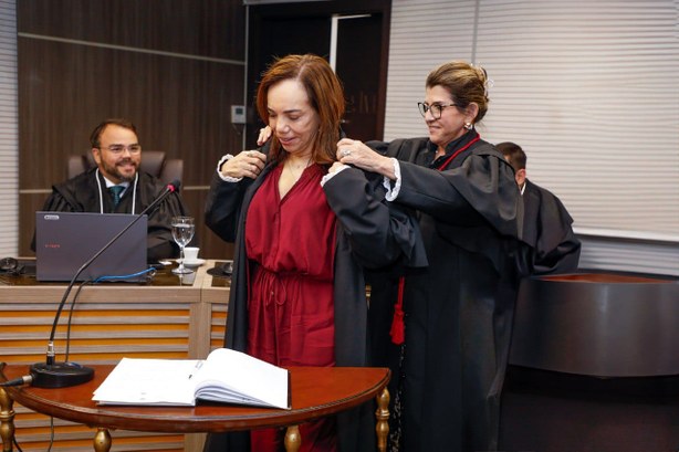 Desdora Vania Desdora Vania