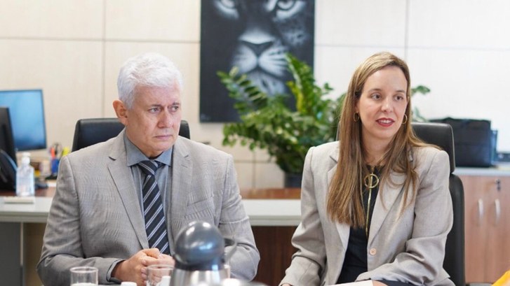 Desembargador Jorge Lins e Diretora Melissa Lavareda Desembargador Jorge Lins e Diretora Melissa Lavareda