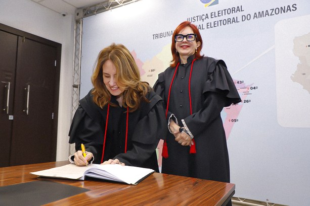 Desembargadora Ida Maria toma posse no TRE-AM e reforça representatividade feminina na Corte