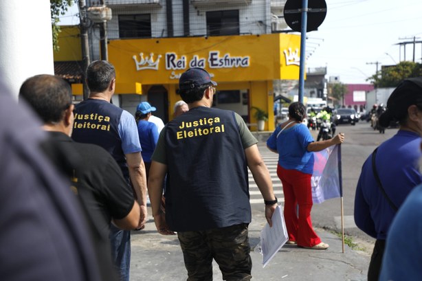 Atuação coordenada pelo TRE-AM em parceria com órgãos de trânsito e Polícia Militar conteve tumu...