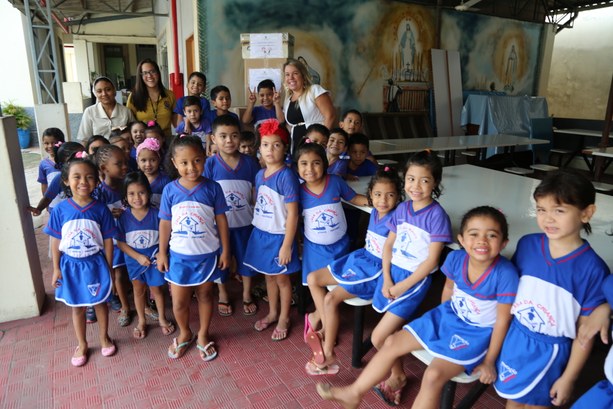 foto-doação-casa da criança Tribunal faz doação à Casa da Criança