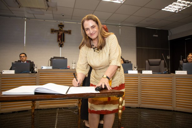 Juíza Anagali Marcon Bertazzo assume como membro titular do Pleno do TRE-AM Juíza Anagali Marcon Bertazzo assume como membro titular do Pleno do TRE-AM