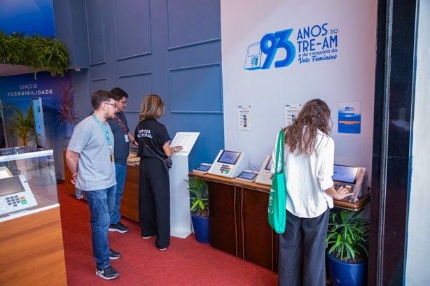 Mais de 800 visitantes prestigiaram exposição sobre a história do TRE-AM e das mulheres na democ...