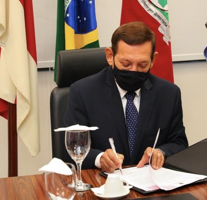 Por questões de segurança, Presidência do TRE-AM prorroga o prazo para o retorno presencial Desembargador Wellington Araújo, tem se mantido vigilante em relação aos números da doença, prin...