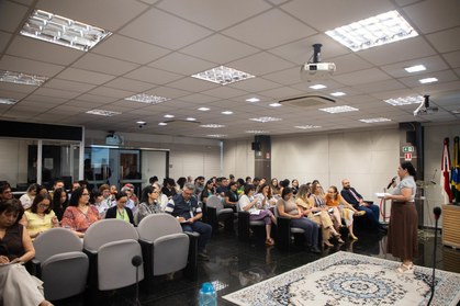 Atividade abordou sinais de alerta, fatores de risco e estratégias para promover o bem-estar no ...
