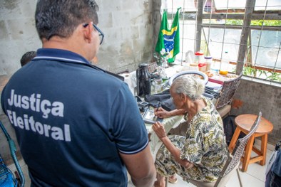 TRE-AM assegura atendimento domiciliar às pessoas impossibilitadas de se deslocar às zonas eleit...