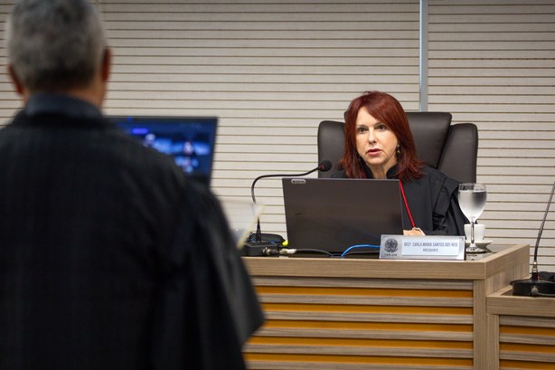 TRE-AM cassa diploma do vereador de Coari condenado em ação criminal por posse irregular de armas de fogo TRE-AM cassa diploma do vereador de Coari condenado em ação criminal por posse irregular de arma...