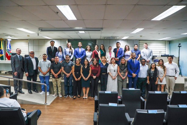 TRE-AM dá boas-vindas a novos servidores em cerimônia marcada por emoção e histórias de superação