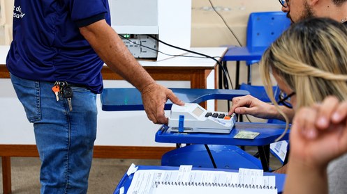 Dados do TSE apontam 973 votos registrados após as 17h no horário de Brasília, equivalente às 16...
