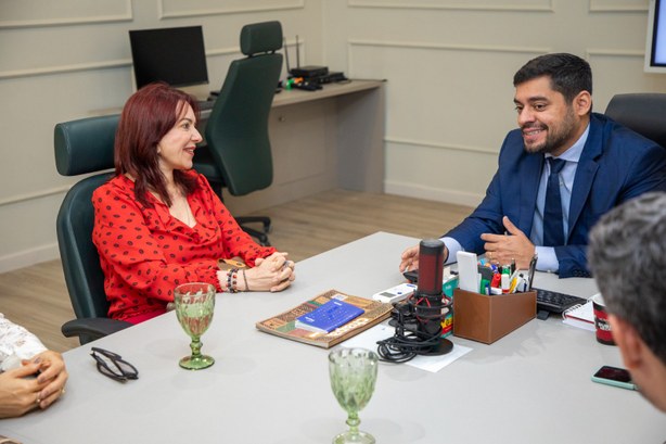 TRE-AM e UEA firmam cooperação para reforçar atendimento eleitoral em Manaus TRE-AM e UEA firmam cooperação para reforçar atendimento eleitoral em Manaus