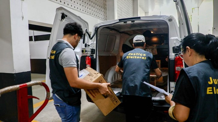 TRE-AM inicia distribuição de mais de 4 mil urnas para o segundo turno em Manaus