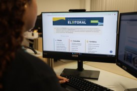 TRE-AM orienta sobre canais de atendimento para cadastro eleitoral até 6 de maio