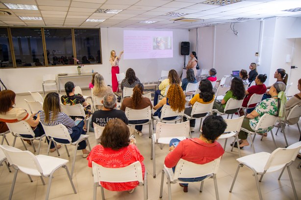 TRE-AM promove roda de conversa sobre prevenção ao câncer de mama e saúde da mulher