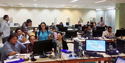 Treinamento sobre pregão eletrônico Servidores recebem treinamento sobre pregão eletrônico