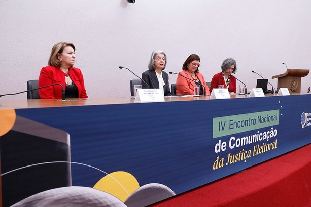 Em Brasília, assessores de comunicação da Justiça Eleitoral participam de evento com a ministra Cármen Lúcia para planejamento das Eleições 2026 Em Brasília, assessores de comunicação da Justiça Eleitoral participam de evento com a ministra ...