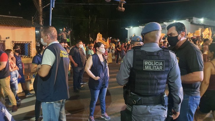 Juíza da Propaganda Eleitoral fiscaliza os últimos comícios em Coari Juíza da Propaganda Eleitoral fiscaliza os últimos comícios em Coari