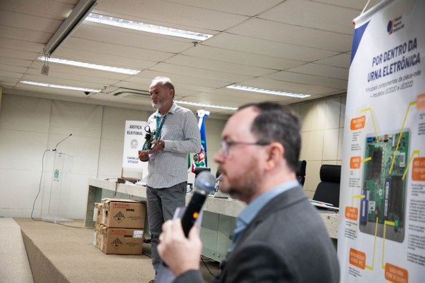 Por dentro da urna eletrônica: TRE-AM mostra como funciona a segurança do sistema de votação