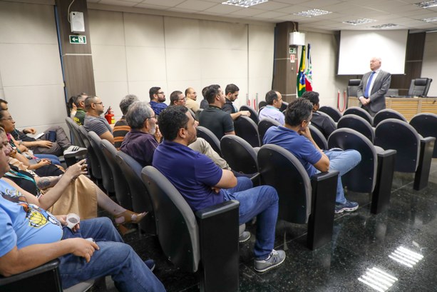 Reunião Desembargador João Simões com servidores Reunião Desembargador João Simões com servidores