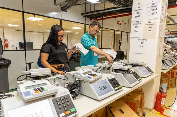 TRE-AM participa de simulado nacional para testar o funcionamento de 275 urnas eletrônicas
